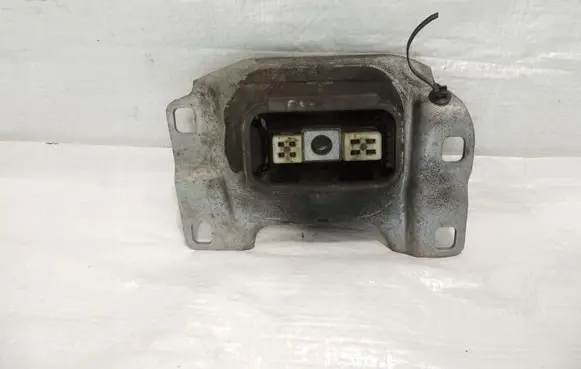 Ford Focus Engine mount vacuum valve V617M121