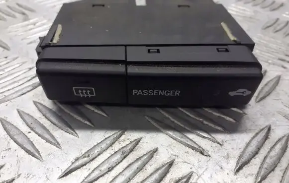 Toyota Avensis T250 Windscreen/window heater switch 8479005130C