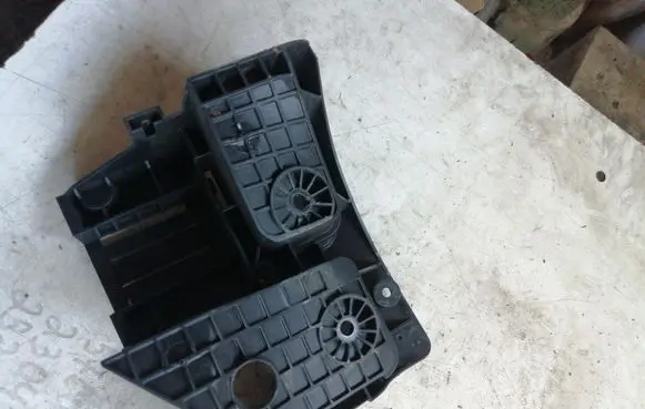 Volkswagen Golf VI Fuse box cover 1K0907361C