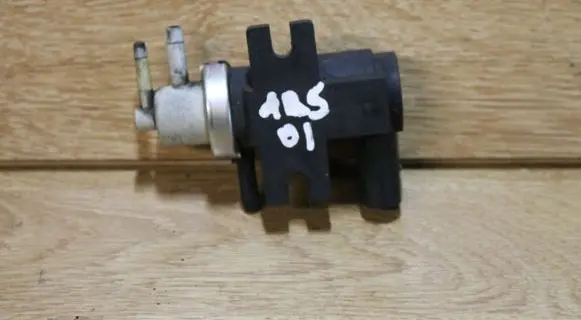 Audi A4 S4 B5 8D Turbo solenoid valve 1J0906627A