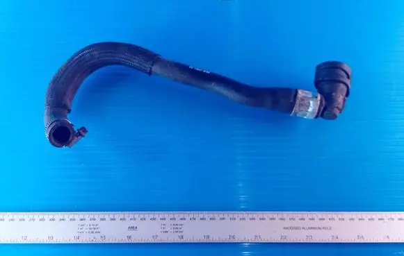 Volvo XC90 Engine coolant pipe/hose 9475847003