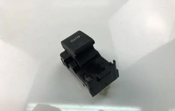 Toyota Auris 150 Electric window control switch 192801