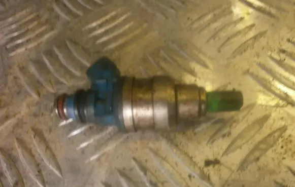 Mitsubishi Colt Fuel injector mdh182