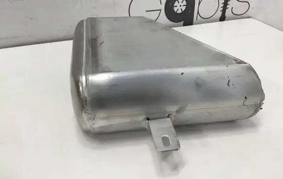 Vacuum air tank