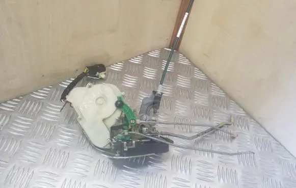 KIA Sorento Front door lock
