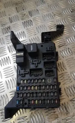 Ford Mondeo Mk III Fuse module 4s7t14a073aa