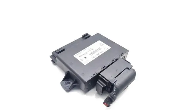 Volkswagen Touareg II Voltage converter/converter module 7PP959663E
