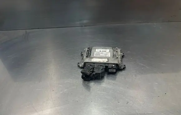 Mercedes-Benz E W212 Engine control unit/module ECU A2719003700 110R000265 5WY53130A