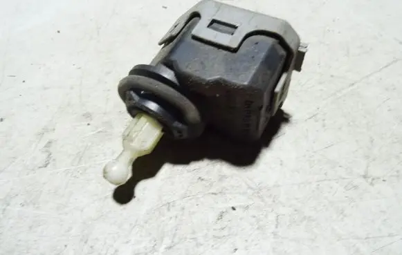 Headlight level adjustment motor