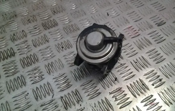 Skoda Octavia Mk2 (1Z) EGR valve 038131501AN
