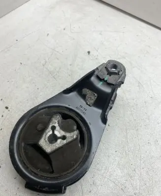 Peugeot 3008 I Engine mount bracket 9681648680