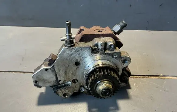 Opel Vivaro Fuel injection high pressure pump 0445010099 8200803375 8200385478