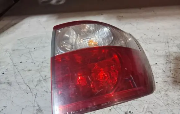 Toyota Avensis Verso Rear/tail lights