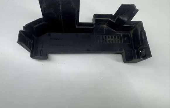 Renault Clio III Fuse box cover 8200267011