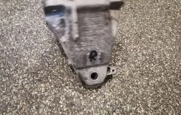 BMW 4 F36 Gran coupe Engine mounting bracket 6859416