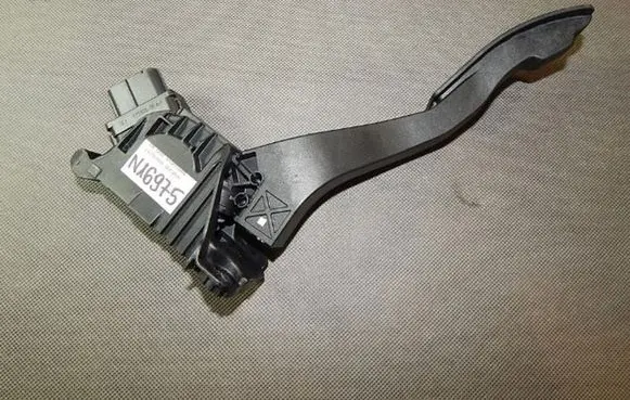 Volkswagen Golf Sportsvan Accelerator throttle pedal 5Q1723503J