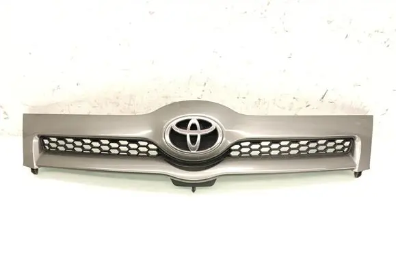 Toyota Corolla Verso AR10 Front bumper upper radiator grill 531110F020
