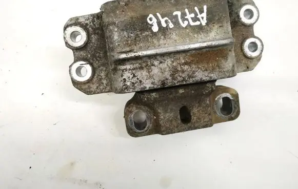 Volkswagen PASSAT B6 Engine mount bracket 3C0199555 3C0199555L