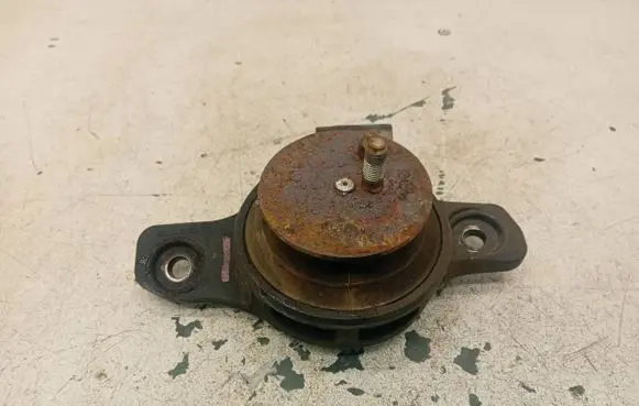 Subaru Outback Engine mount bracket