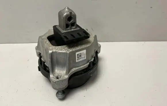BMW 4 G22 G23 G24 G26 Engine mount bracket 6860472