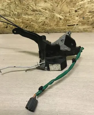 Toyota RAV 4 (XA20) Front door lock
