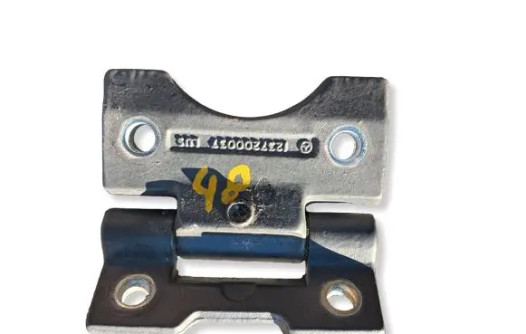 Mercedes-Benz S W126 Front door upper hinge 1237200037