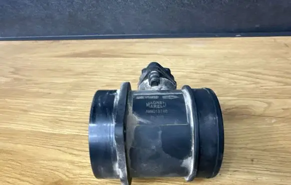Volvo XC70 Mass air flow meter AMMQ19746