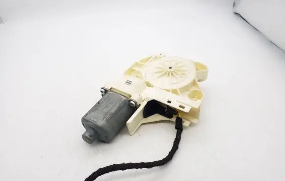 Ford Focus Front door manual window regulator 4M5T14A389 0130822217