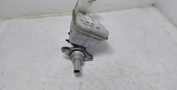 Master brake cylinder