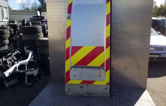 Iveco Daily 5th gen Back/rear loading door 