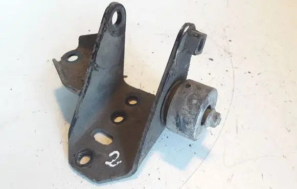 Toyota Avensis T250 Engine mounting bracket