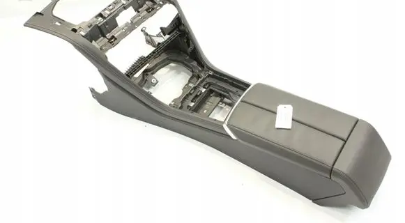 BMW 8 G15 Center console