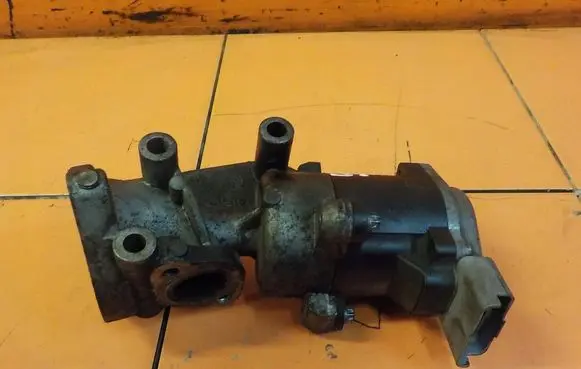 Land Rover Discovery 3 - LR3 EGR thermostat 158W1