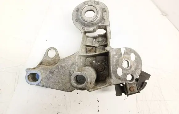 Audi A4 S4 B6 8E 8H Engine mounting bracket 8E0199352 N135