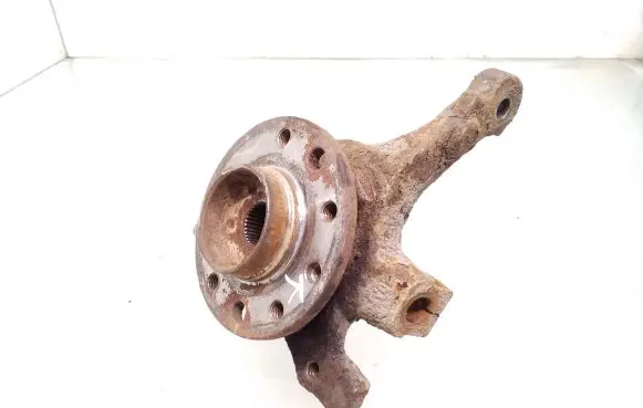 Opel Zafira A Front wheel hub spindle knuckle