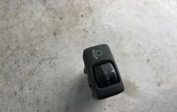 Toyota Land Cruiser (J120) Headlight level height control switch