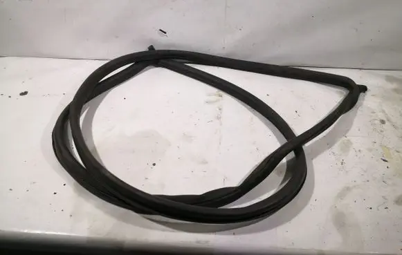 Volkswagen Touareg I Engine compartment rubber 