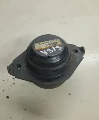 Mercedes-Benz R W251 Engine mount bracket A2512403117
