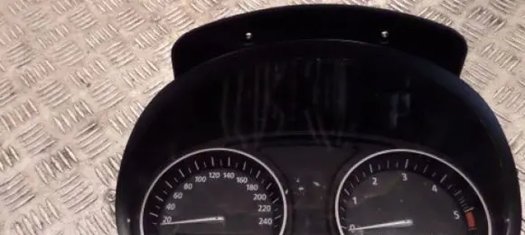 BMW X3 E83 Speedometer (instrument cluster)