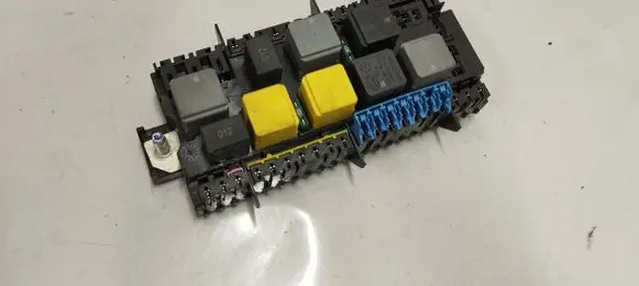 Mercedes-Benz GLS X166 Fuse module A1669068201