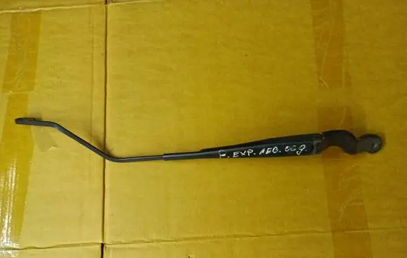 Peugeot Expert Front wiper blade arm