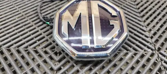 MG ZS Manufacturer badge logo/emblem SACM0T0R