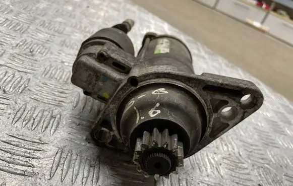 Volkswagen PASSAT B7 Starter motor
