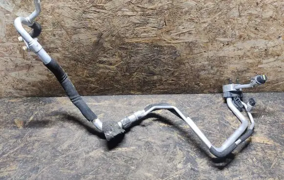 Volvo XC60 Air conditioning (A/C) pipe/hose 31332070