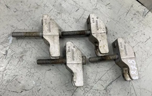 Opel Insignia A Fuel Injector clamp holder 55564625