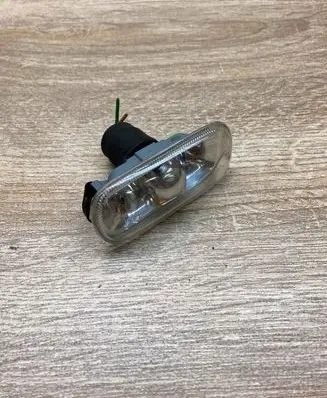 Front fender indicator light