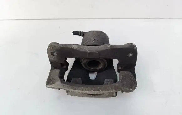 Toyota Prius c Front brake caliper
