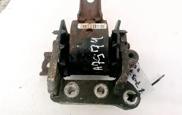 Jeep Patriot Engine mount bracket
