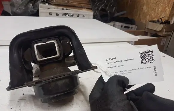 Peugeot 3008 I Engine mount bracket 9636270080