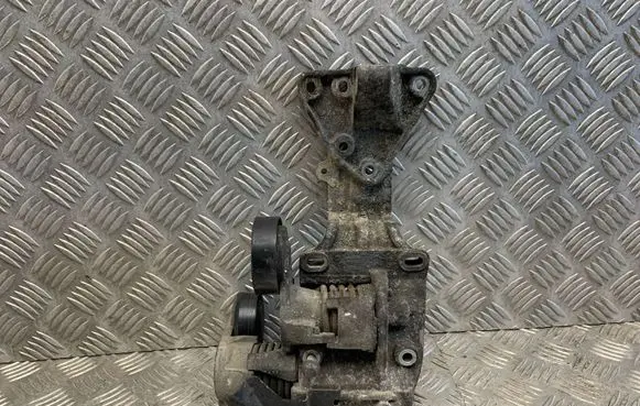 Volvo V50 A/C compressor mount bracket 30750940